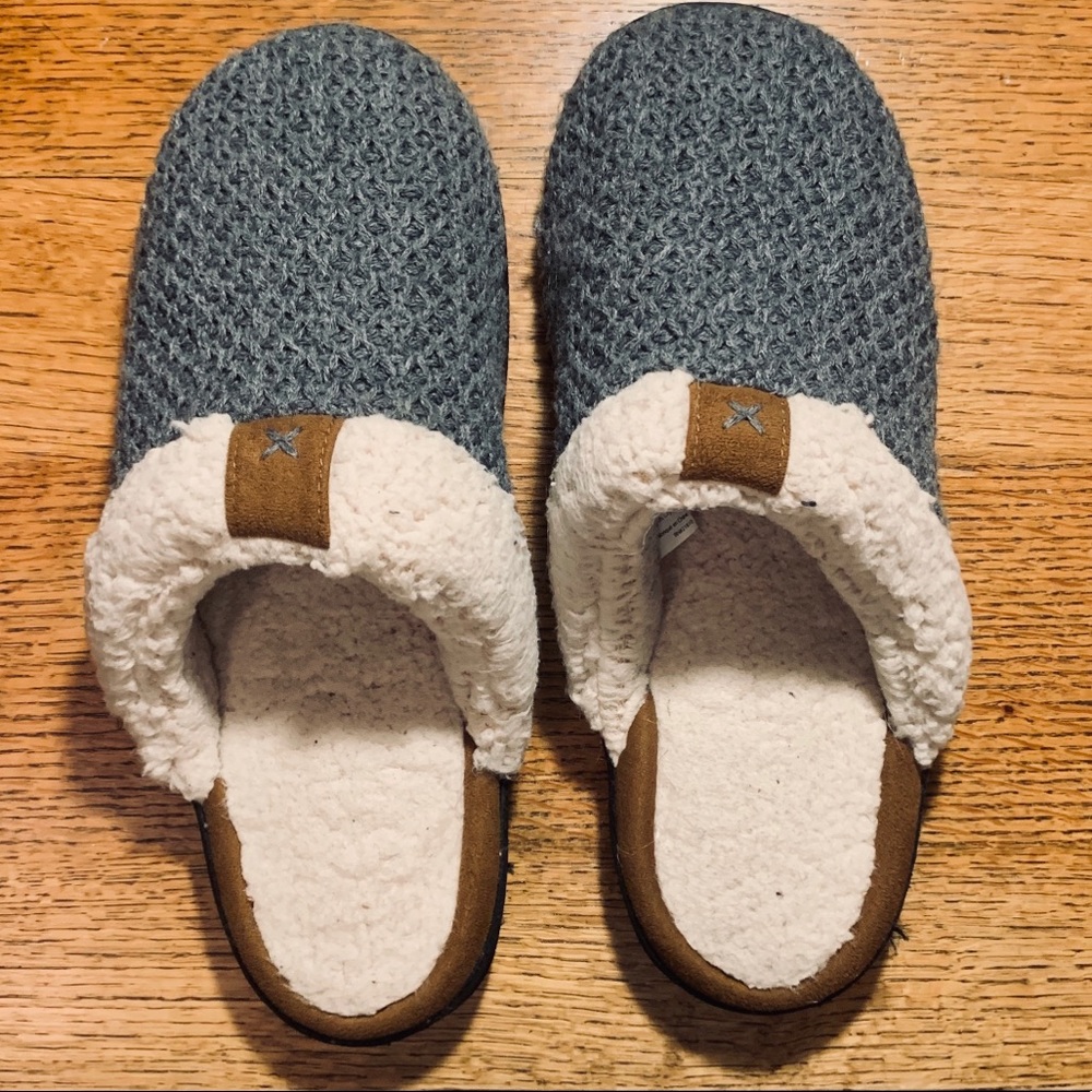 Men/Women Gray Slippers
